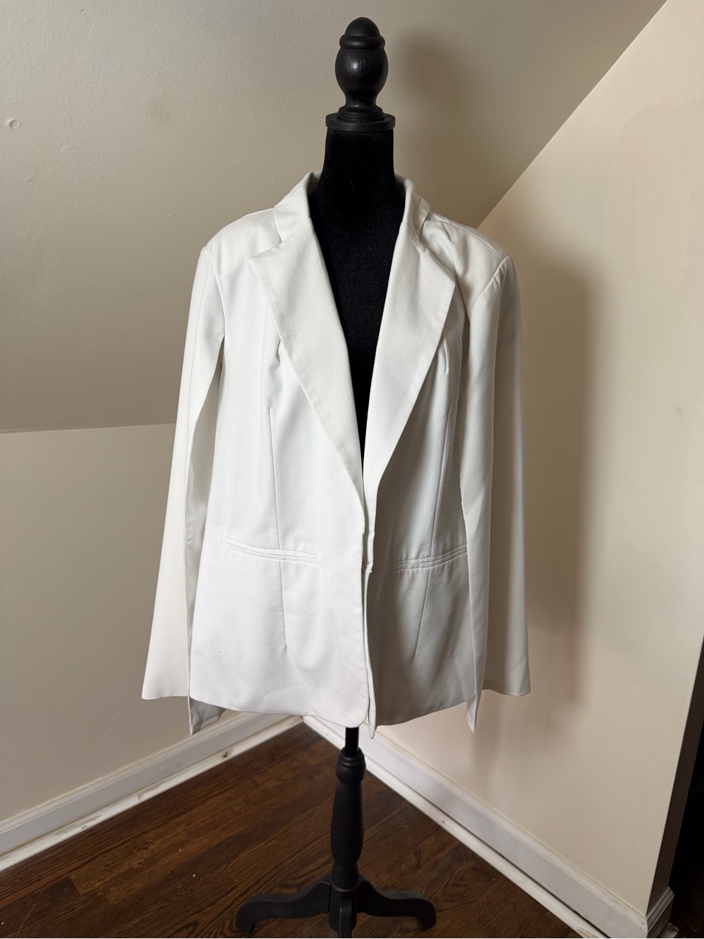 Fashion to Figure White Single-Button Tailored Blazer